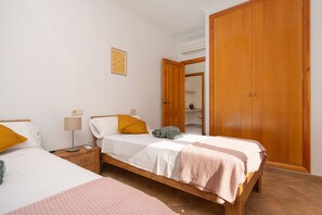 2 chambres, fer et planche Ă repasser, accĂšs Internet, draps fournis