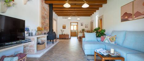 Télévision, cheminée