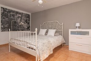 2 bedrooms, iron/ironing board, bed sheets