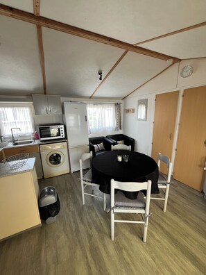 Dining - 3 bedroom mobile home - camping bleu mariné - Sérignan plage  (Sérignan)