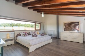 4 dormitorios, tabla de planchar con plancha, Internet y ropa de cama