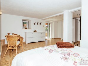 2 slaapkamers, een strijkplank/strijkijzer, wifi