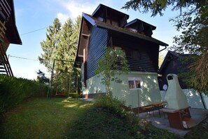 Children’s area - Holiday Home in Vrbovsko near Kamačnik Trail (Vrbovsko)