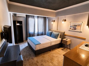 Ropa de cama hipoalergénica, minibar y escritorio
