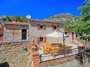 Outdoor dining - Holiday Home in Starigrad with Sea View (Starigrad - Paklenica)