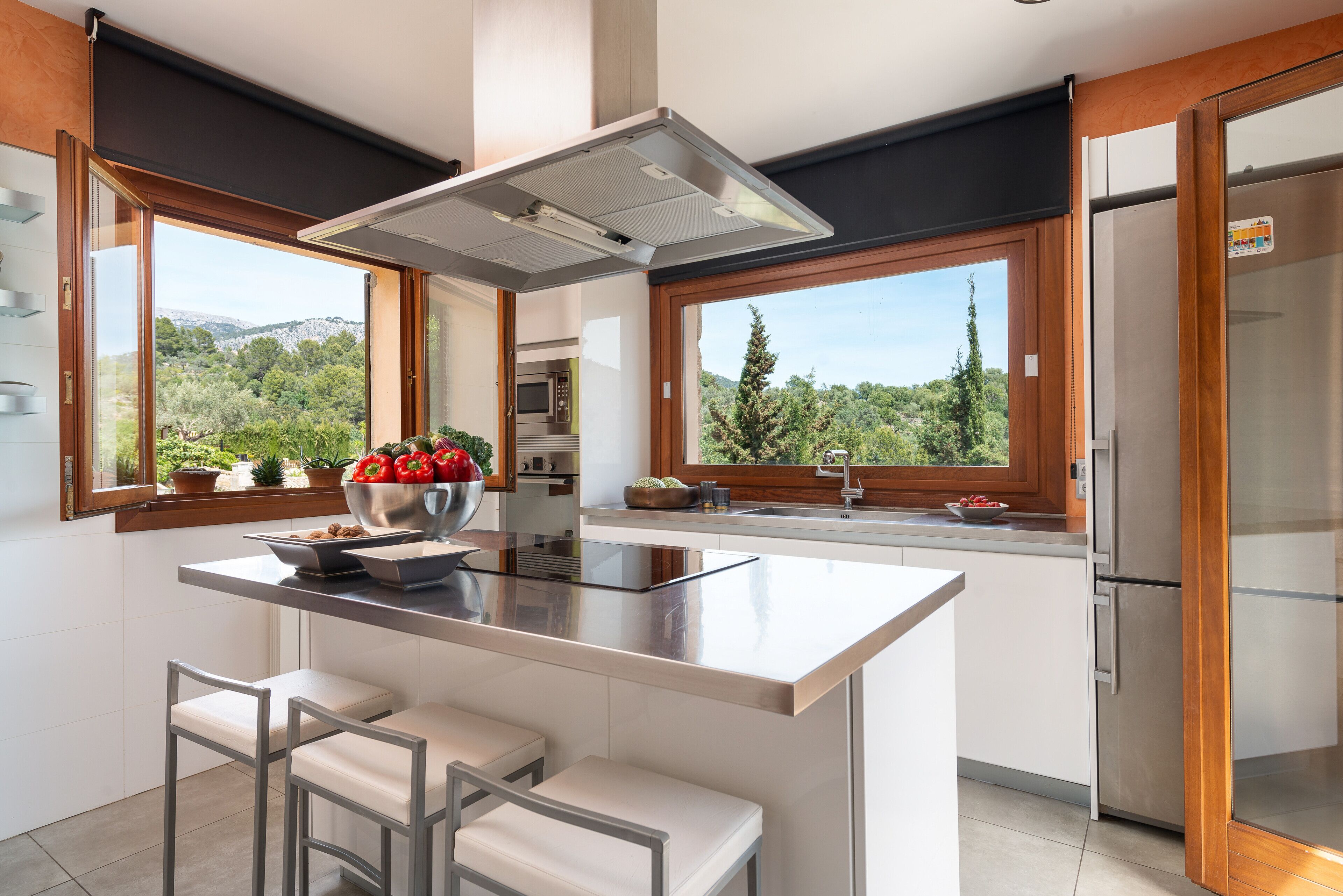 Fridge, microwave, dishwasher, coffee/tea maker