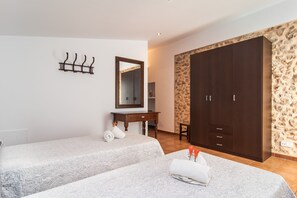 6 soveværelser, strygejern/strygebræt, internetforbindelse, sengetøj