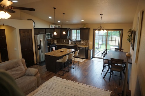 Black Hills-Modern 2Bedroom-15mins to Sturgis-15mins to Rapid City