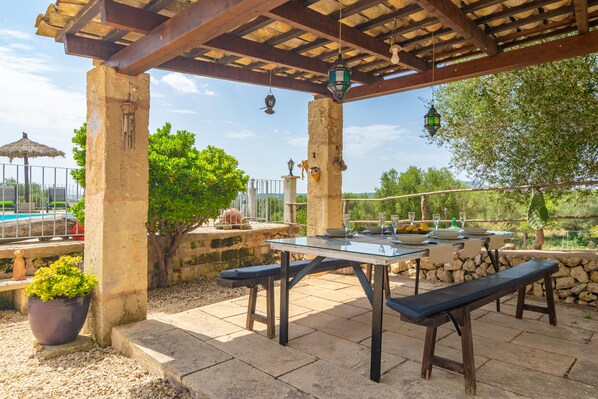 Outdoor dining - Finca Son Puça - Four Bedroom Villa, Sleeps 8 (Mallorca)