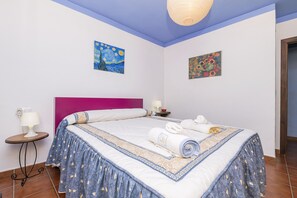 2 habitaciones, tabla de planchar con plancha y ropa de cama 