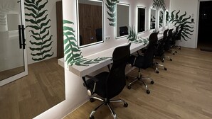 A modern office with long tables, black office chairs, and mirrors. - Shkodra Hostel (Shkodër)