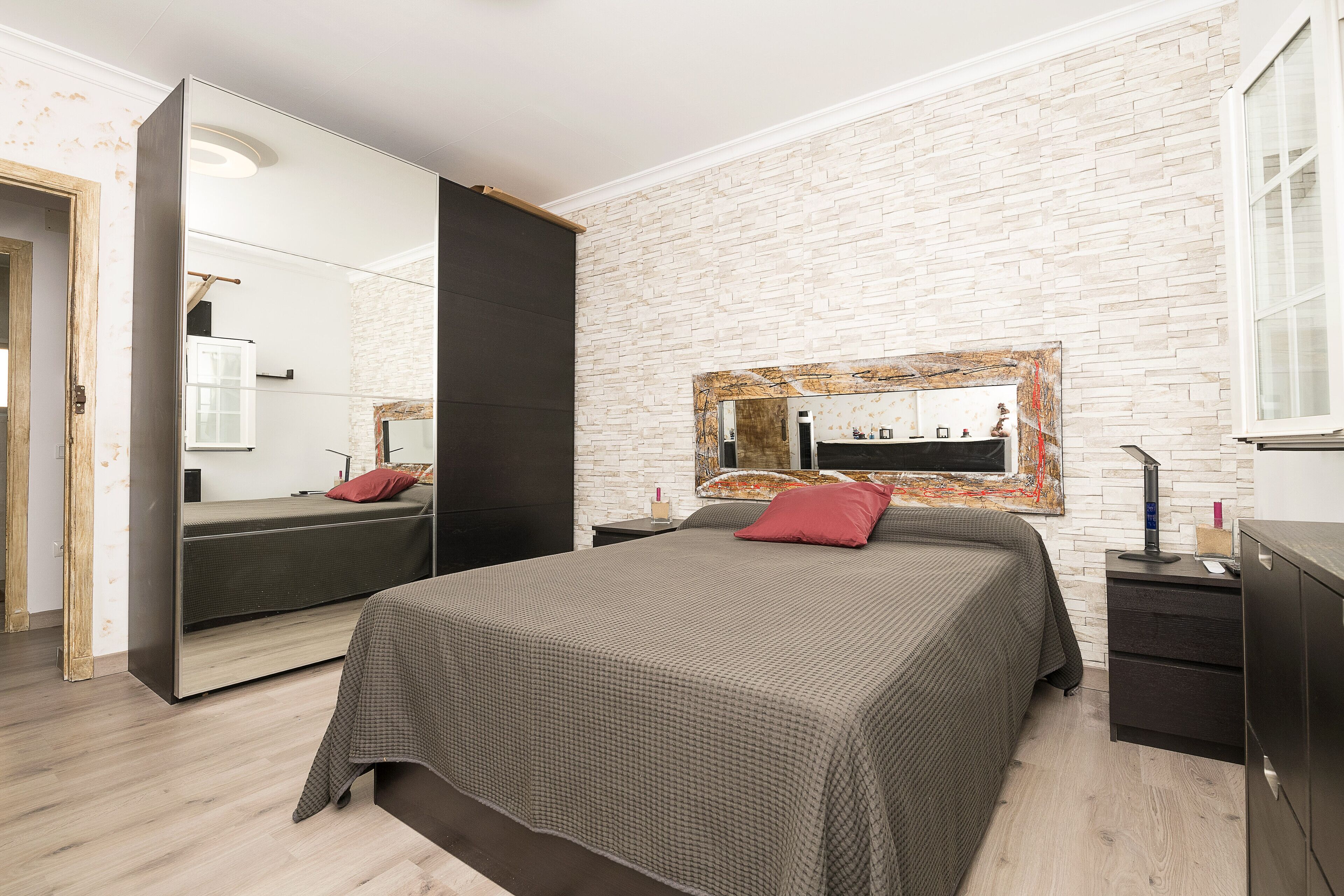 2 chambres, fer et planche à repasser, accès Internet, draps fournis