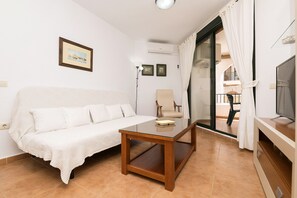 2 bedrooms, iron/ironing board, bed sheets - Corazon De Tarifa - Two Bedroom Apartment, Sleeps 4 (Zahara de los Atunes)