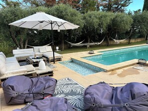 Outdoor pool - Quiet house not overlooked, air-conditioned on wooded and enclosed grounds - Parking. (Rochefort du Gard)