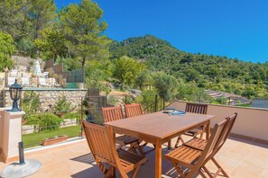 Outdoor dining - Sa Casa De Ses Bicicletes (Caimari)