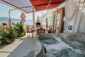 Outdoor dining - Holiday Home in Arbanija with Sea Views (Trogir - Arbanija)