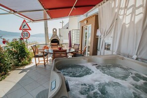 Outdoor dining - Holiday Home in Arbanija with Sea Views (Trogir - Arbanija)