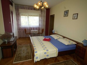 1 bedroom, WiFi - Coastal Comfort in Vinišće (Vinisce)