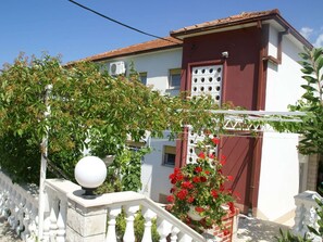 Exterior - Coastal Comfort in Vinišće (Vinisce)