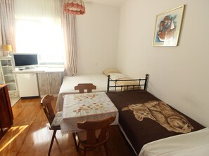 5 bedrooms, iron/ironing board, WiFi - Apartment in Starigrad near the Beach (Starigrad Paklenica)