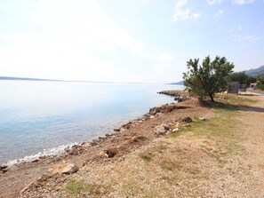Beach - Apartment in Starigrad near the Beach (Starigrad Paklenica)