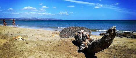 Una spiaggia nelle vicinanze