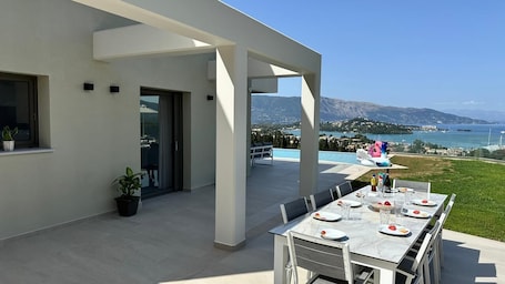 Fachada. Villa Antonis