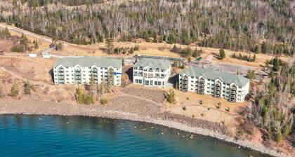 Two Harbors Superior Lakefront 3BR Corner | Pool | Hot Tub | Sauna | EV Charger