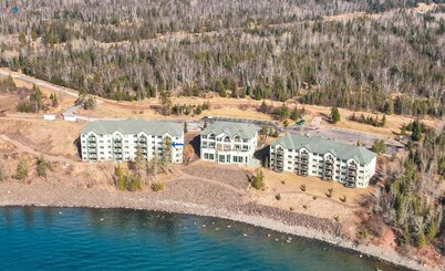 Two Harbors Superior Lakefront 3BR Corner | Pool | Hot Tub | Sauna | EV Charger