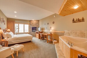 4 bedrooms, desk, iron/ironing board, free WiFi