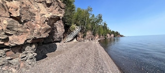 Waterfront Retreat -Beach, Hiking, Lutsen Ski/Golf