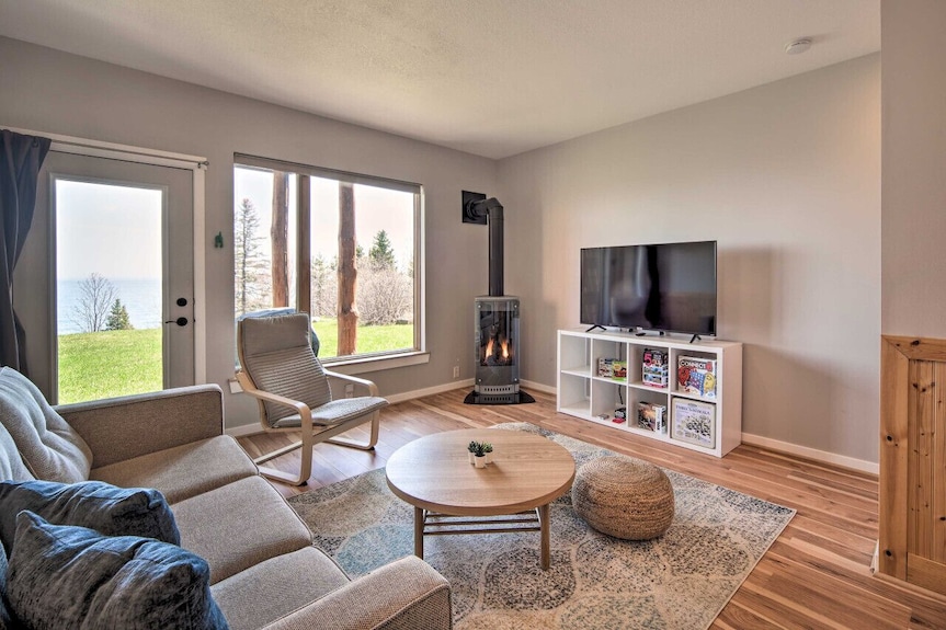 Tofte Superior Lakefront 2br | Beach Access | Near Lutsen | Hiking | Ev Charger - Minnesota