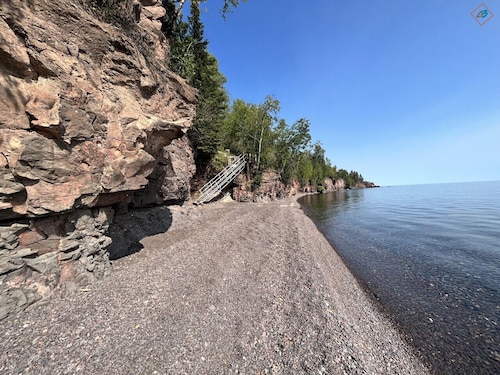 Tofte Superior Lakefront 2BR | Beach Access | Near Lutsen | Hiking | EV Charger