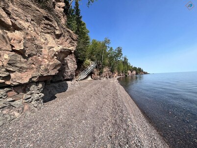 Tofte Superior Lakefront 2BR | Beach Access | Near Lutsen | Hiking | EV Charger