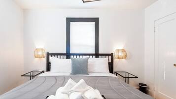 5 bedrooms, laptop workspace, free WiFi, bed sheets