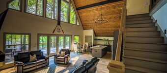 Beautiful views with lake access and zero stairs to the water!