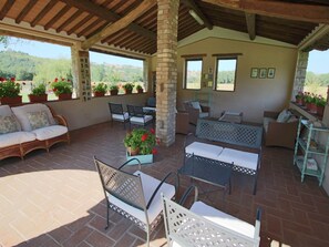 Terrace/patio - Cottage in Todi with Pool and Sauna (Todi)