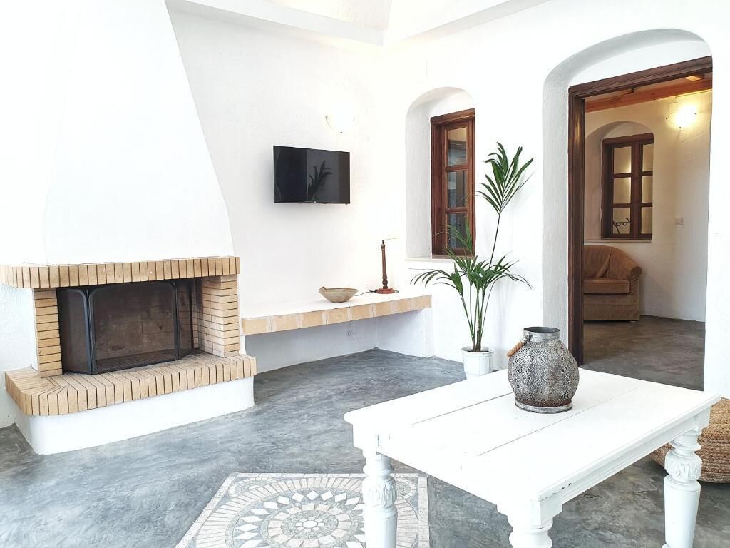 32-inch Smart TV with digital channels