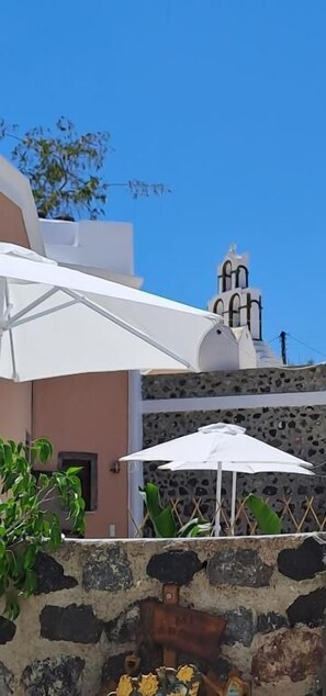 32-inch Smart TV with digital channels - Navita Cave Houses (Karterados)