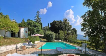 Ferme Raffinée avec vue sur la piscine