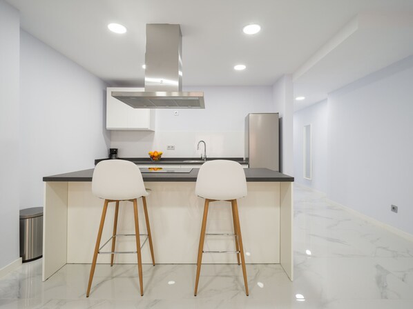 Fridge, microwave, oven, coffee/tea maker