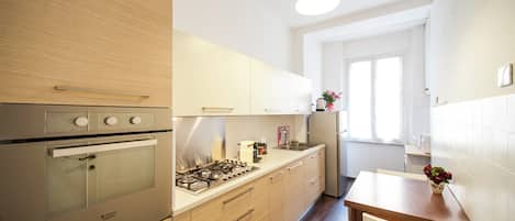 Fridge, microwave, oven, coffee/tea maker