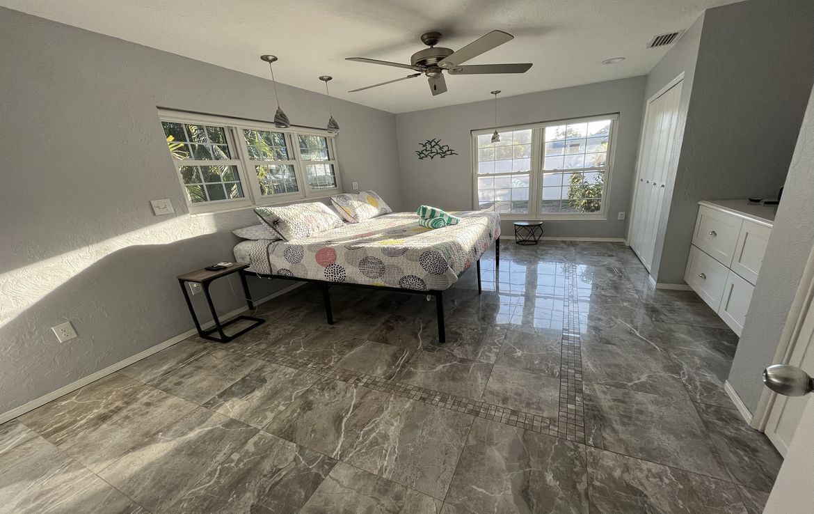 3 bedrooms, iron/ironing board, WiFi, bed sheets