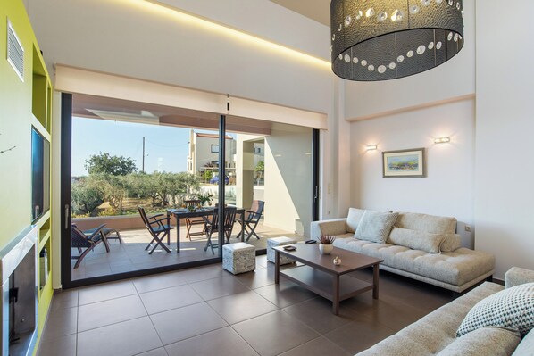 Smart TV, fireplace - Dream's House - Villa with Pool & Stunning Views ! (Daratsos)