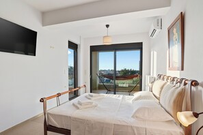 4 bedrooms, desk, iron/ironing board, free WiFi - Dream's House - Villa with Pool & Stunning Views ! (Daratsos)