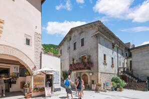 Exterior - Holiday Home in Sellano with Pool & Sun Terrace (Sellano)