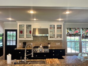 Fridge, microwave, oven, stovetop - Charming Ranch - Near it All in East Dallas! (Dallas)