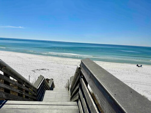 New List 3BR/2BA Golf Cart - 6 seater Walk to Beach Top of the Dune