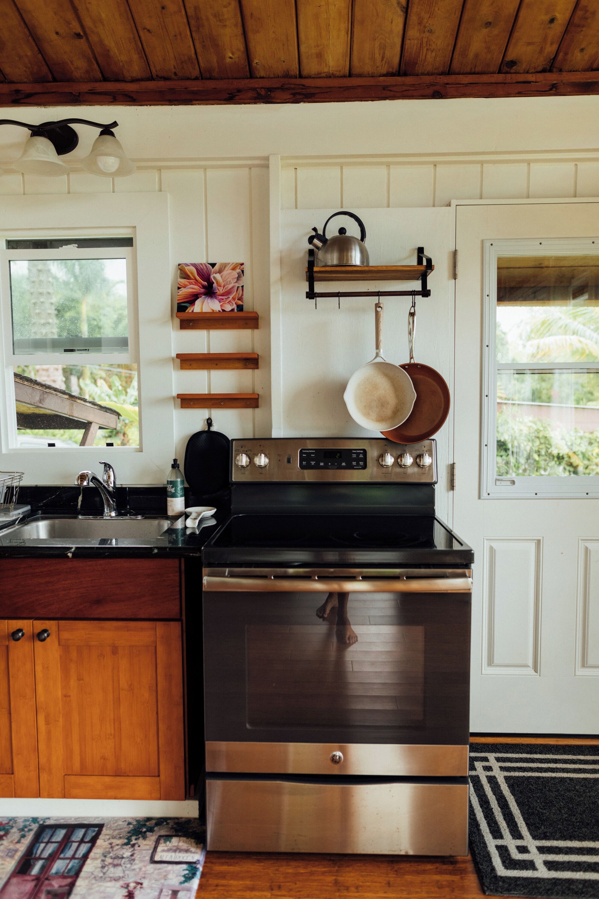 Kylskåp, mikrovågsugn, ugn och spishäll