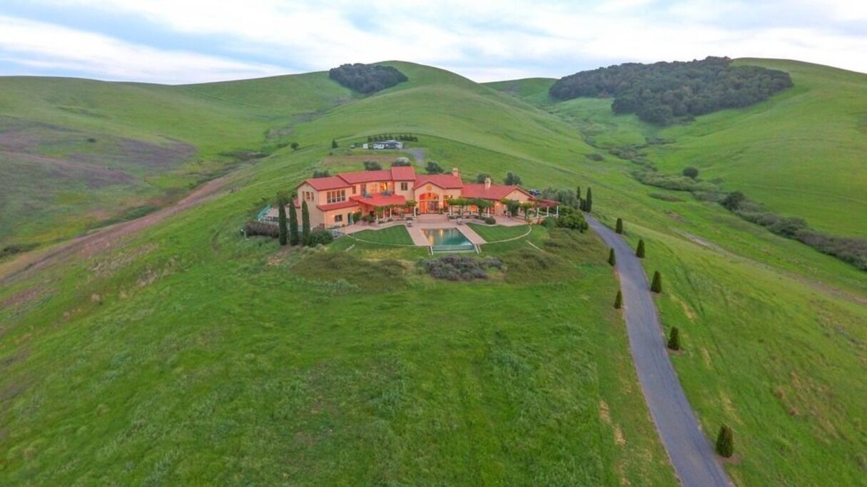 Napa Villa in the Vineyards Spectacular Retreat